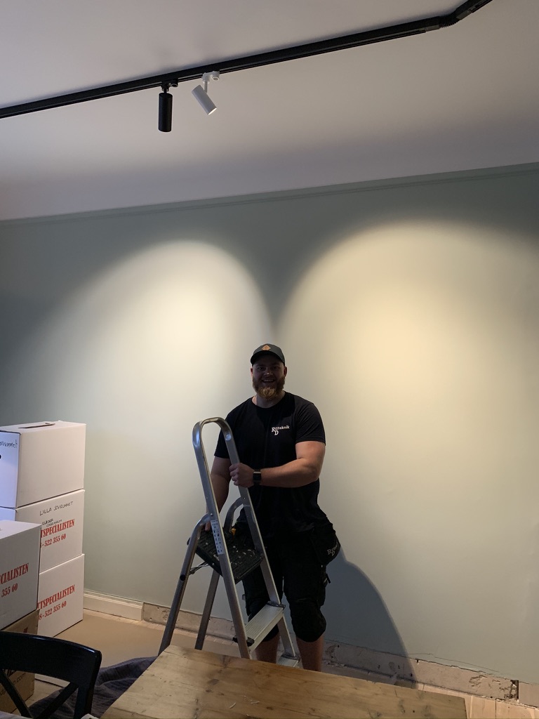 Installation av ny belysningsskena