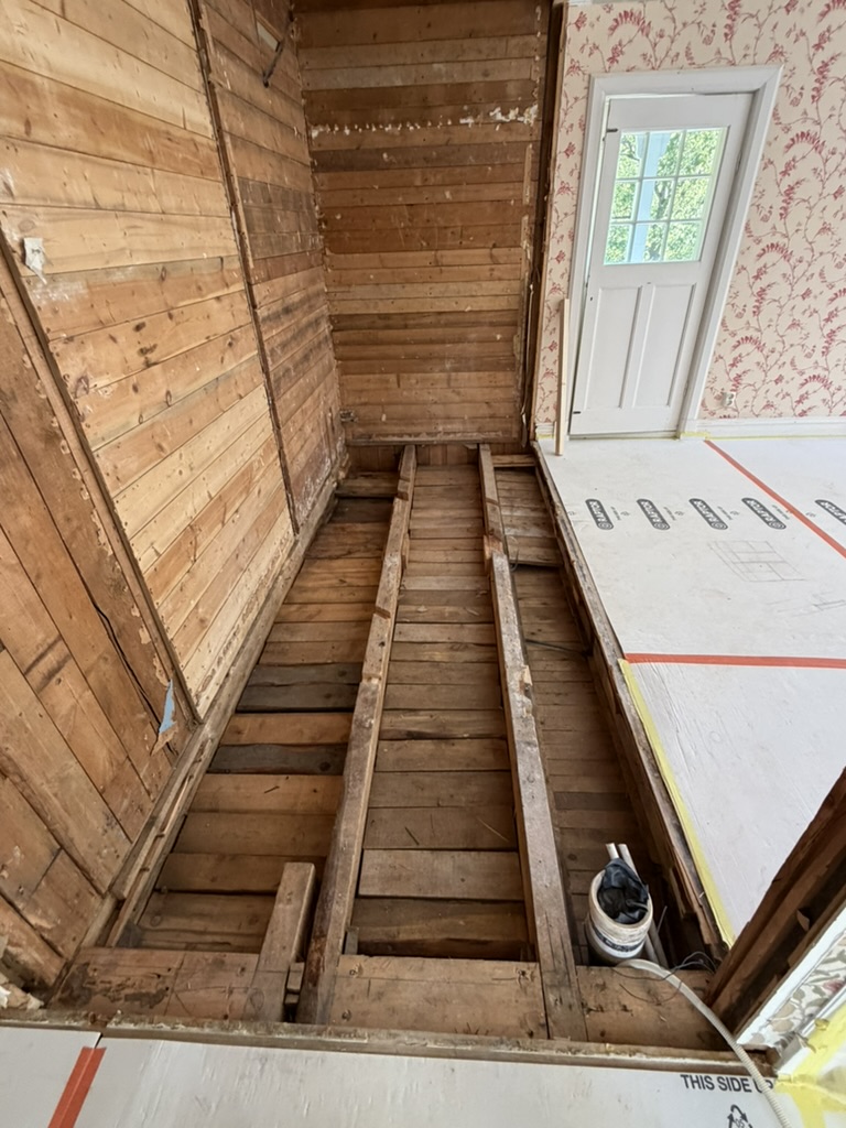 Blottat golvbjälklag under renovering, projekt i Djursholm